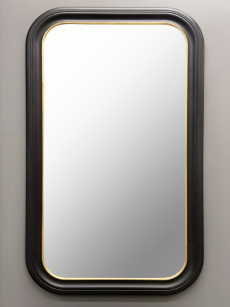 挂在墙上的全长镜子(带裁剪路径框)图片下载