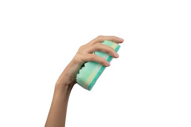 女性手拿白色背景的海绵图片下载