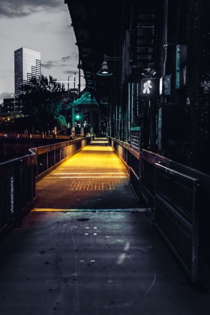 夜晚钢桥的美丽照片图片下载