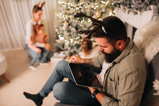 即使在假期，工作也是第一位的图片下载