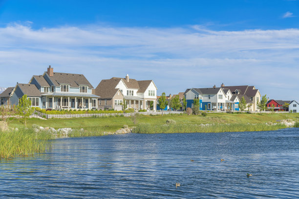 美国犹他州一个地区湖边的私人住宅图片下载