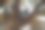美丽的照片，一个亚洲女性坐在树枝上，看着相机在一个阳光灿烂的日子图片下载