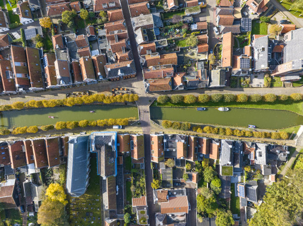 从上面俯瞰弗里斯兰的斯洛滕市图片下载