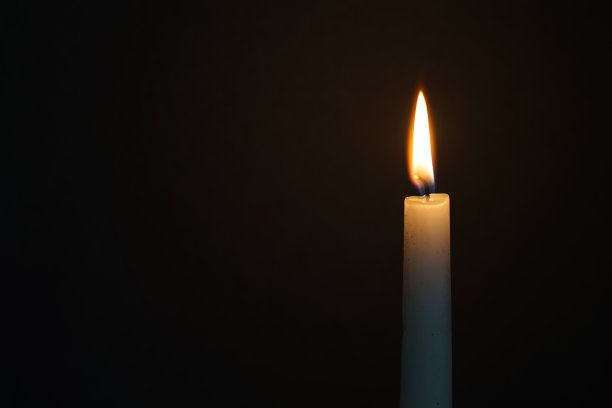 黑色背景蜡烛图片下载