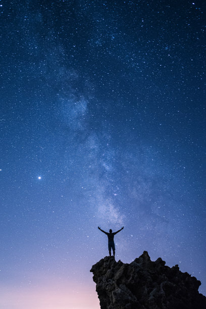 一枪射中了天上的星星图片下载