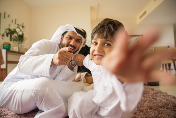 阿拉伯家庭居家场景图片下载