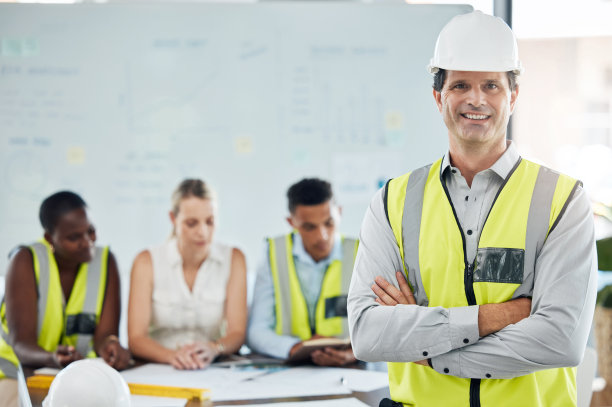 工程师或建筑师，具有团队规划策略和工程愿景的成功领导者。具有领导力、多样性和信任的行业发展经理或承包商图片下载
