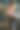 一个年轻人在他的工作室缝皮带图片下载