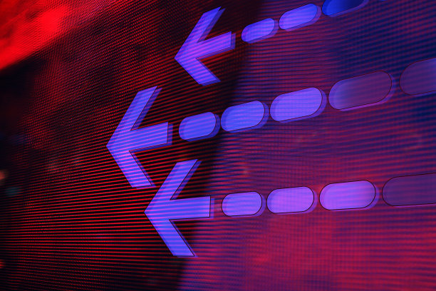 彩色科技背景上的图形箭头图片下载