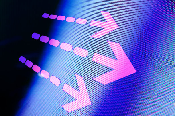 彩色科技背景上的图形箭头图片下载