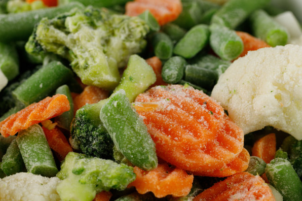 冷冻蔬菜特写。冰箱里的蔬菜图片下载