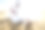阿拉伯男子和儿子在沙漠中玩耍图片下载