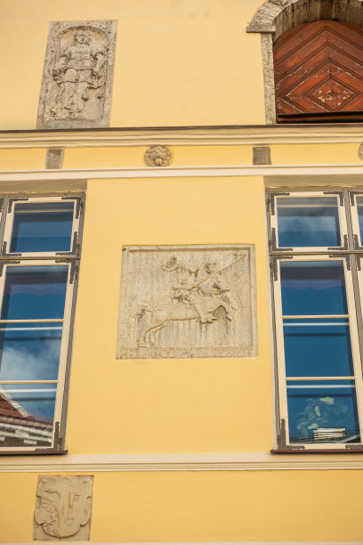 位于爱沙尼亚塔林Pikk 26大街的MUSTPEADE MAJA的立面细节图片下载