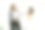 兴奋的女人用信用卡买婚纱图片下载