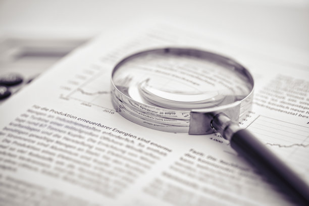 检查金融和股票市场数据图片下载