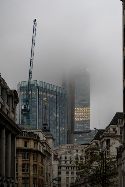 雾天的伦敦金融区图片下载