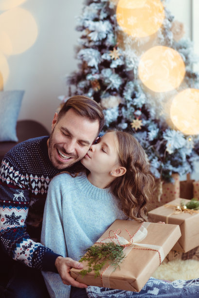 爱的圣诞父女时刻图片下载