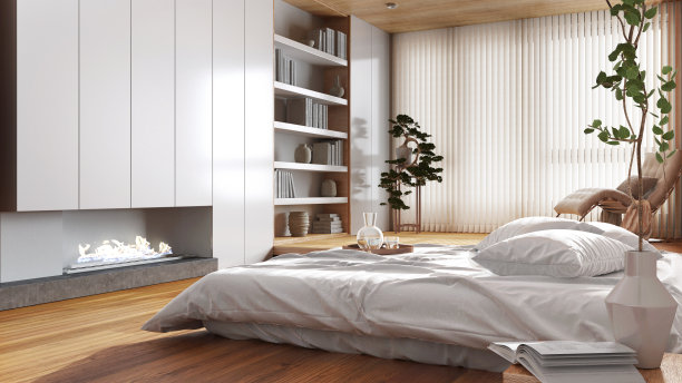 白色和米色调的现代木卧室。有枕头和壁炉的床。书架和拼花地板。极简的日式室内设计图片下载