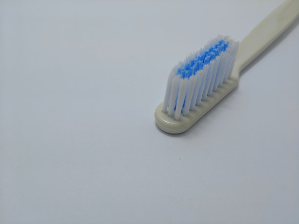 牙刷孤立在白色背景。图片下载