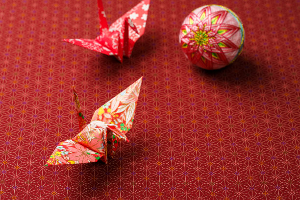 日本的“Orizuru”，折叠的纸鹤图片下载