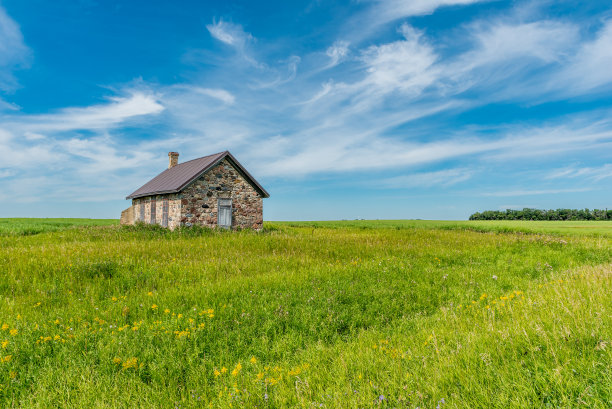 萨斯喀彻温省阿伯内西外的老石头教堂图片下载