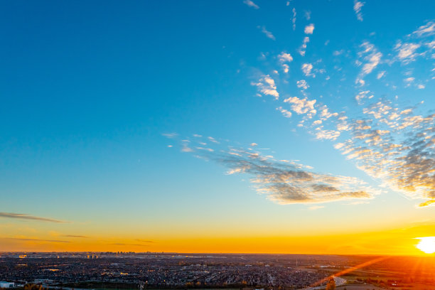 位于加拿大克莱因堡的加拿大太平洋高速公路沃恩多式联运码头图片下载
