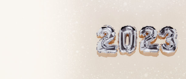 圣诞或新年横幅，米色背景，2023银色气球号码图片下载