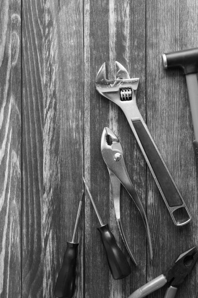 DIY工具放在木桌上图片下载