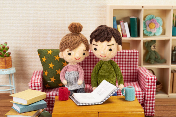 客厅里的小可爱Amigurumi洋娃娃图片下载