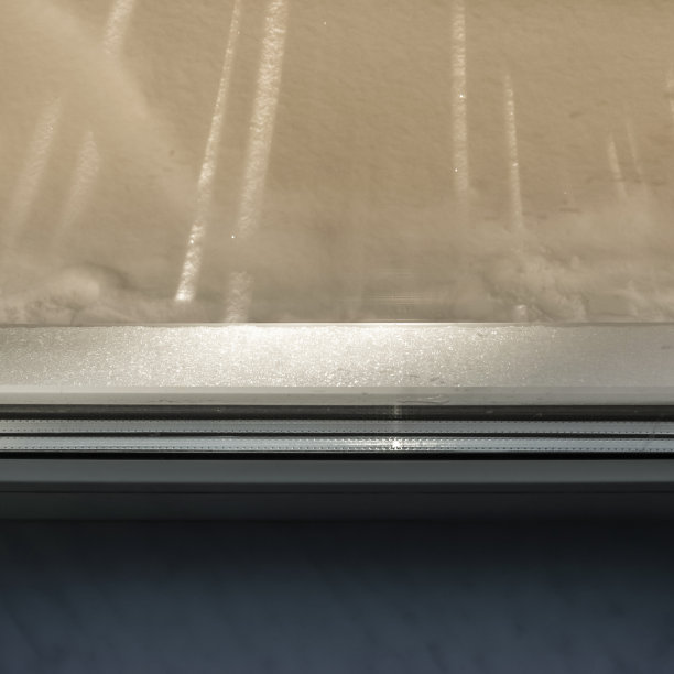 窗外的雪图片下载