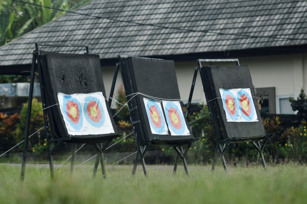 露天射箭练习的靶子图片下载