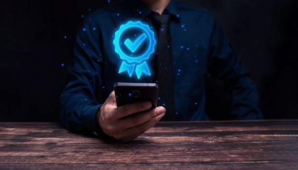 验证标志的3D渲染作为顶级服务质量保证和标准保证图片下载