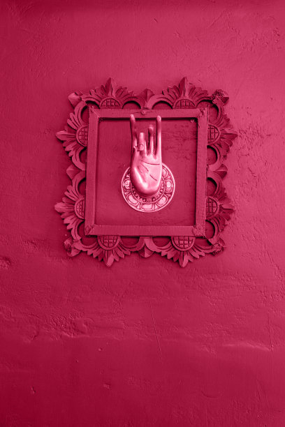 紫红色调的手框在墙上，公寓的部分室内设计图片下载