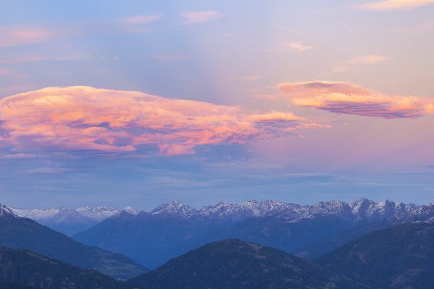 在阿彭洛的山上，景色真美图片下载