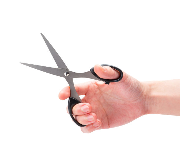 手与剪刀在白色背景图片下载