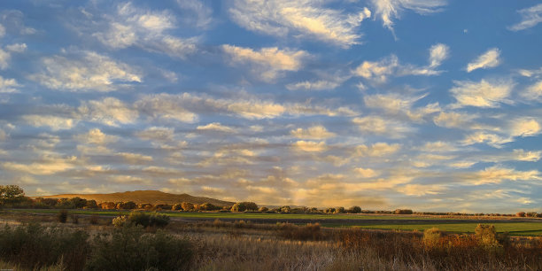 美丽的天空被日光唤醒图片下载