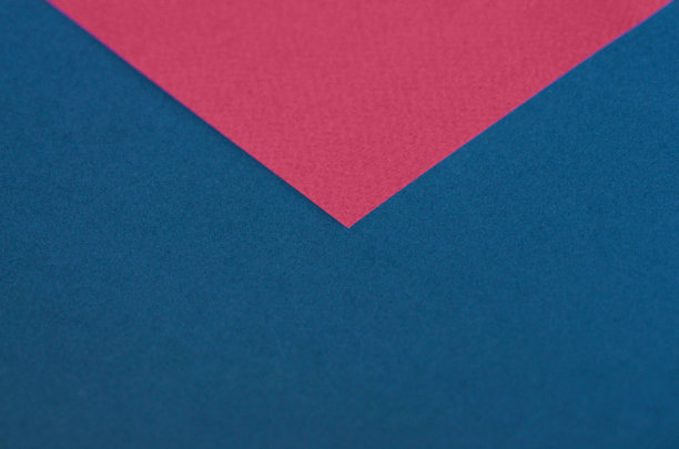 纸张底色为灰色品红色。2023年的颜色。万岁。洋红色。图片下载