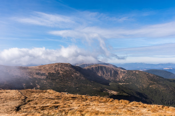 有一天在秋天爬山图片下载