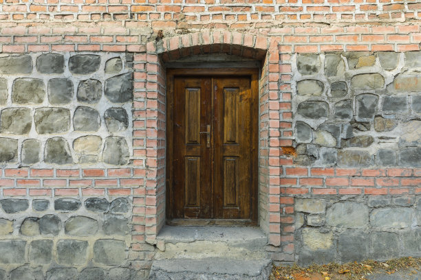 旧木墙的开口图片下载