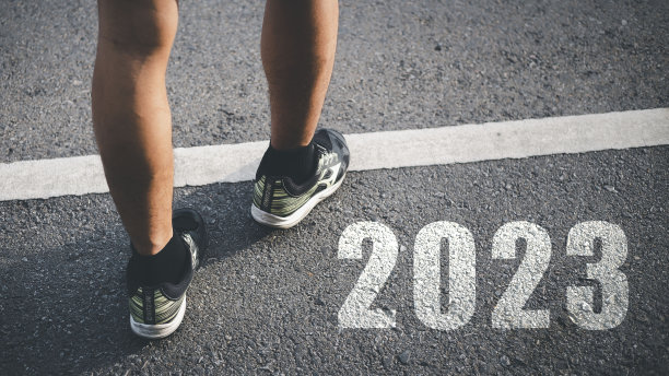 人们已经准备好从2023年开始。这个概念是面向未来的。图片下载