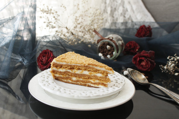 分层蜂蜜蛋糕片选择性聚焦库存照片图片下载