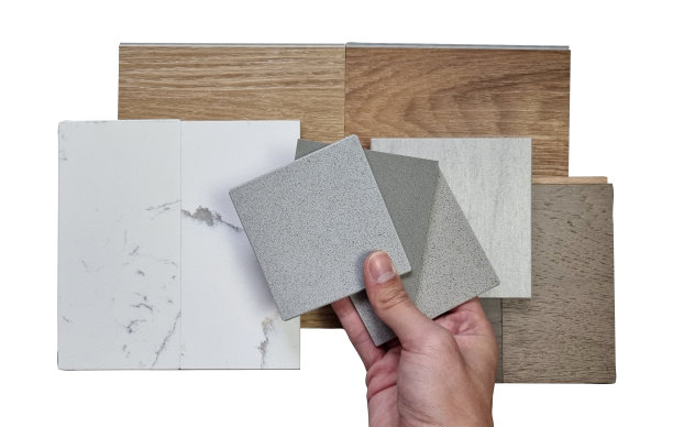 室内设计师挑选材料样本，包括乙烯基地板砖，大理石石英，工程地板砖，石材瓷砖，人工石材隔离在白色背景与裁剪路径。图片下载