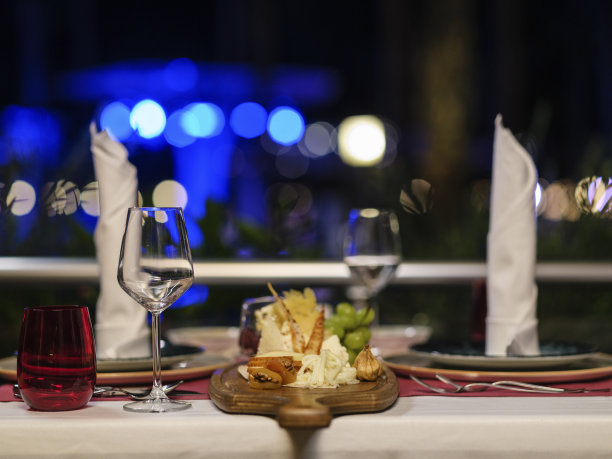 一顿浪漫的晚餐图片下载