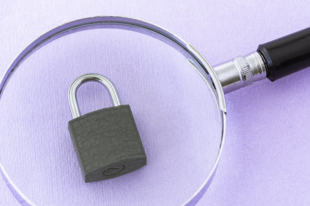 放大镜过锁图片下载