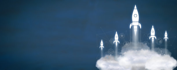 火箭飞过云层。创业图片下载