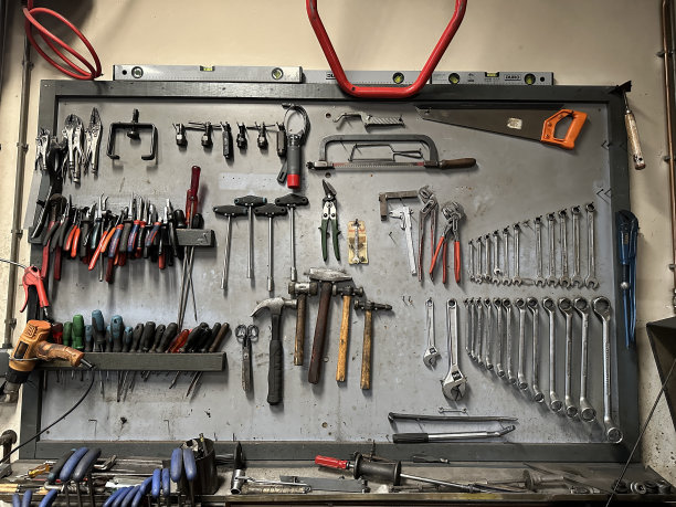 车库里的工具板。图片下载