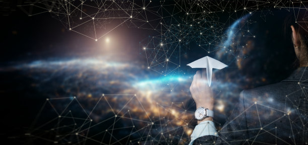 一名女商人推出了一架飞机作为创业公司。图片下载