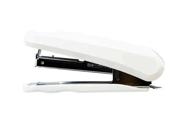 订书机在白色背景图片下载