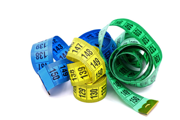彩色卷尺孤立在白色背景图片下载