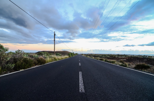 沙漠中的孤独之路，数码，照片，影像图片下载